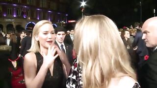 : jennifer lawrence and natalie dormer kiss #2