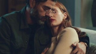 : Jessica Chastain groped by Oscar Issac #1