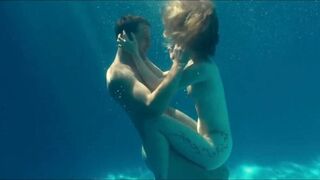 : Evelyne Brochu In Café De Flore #4