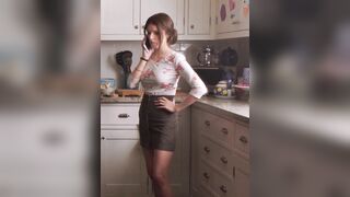 : Anna Kendrick in a skirt #4