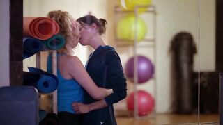 : Aubrey Plaza and Natasha Lyonne kissing #4