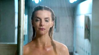 Betty Gilpin NSFW