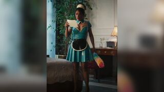 Salma Hayek uniforme de criada