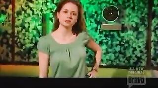 Jenna Fischer Shaking Her Jugs. ????