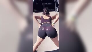 I worship the jiggle of Camila Cabello's fat ass