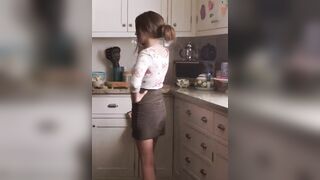 : Anna Kendrick in a skirt #3
