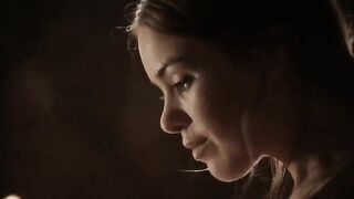 : Roxanne Mckee riding Emilia Clarke was the best scene in GoT #2