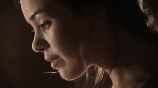 : Roxanne Mckee riding Emilia Clarke was the best scene in GoT #3