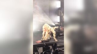 Iggy Azalea just throws ass on stage, she doesn't even have a microphone lmao