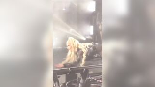 : Iggy Azalea just throws ass on stage, she doesn't even have a microphone lmao #2