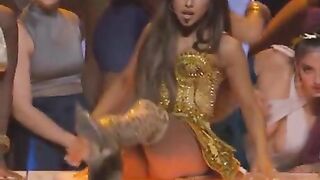 : Ariana Grande's near pussy slip #4