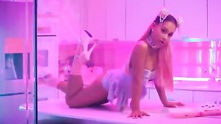 Ariana Grande is the perfect fuckdoll!