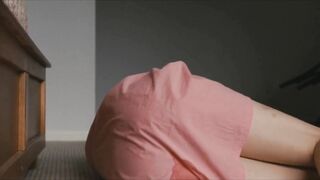 : Gorgeous Elizabeth Olsen Urinating her Pretty Dress. #2