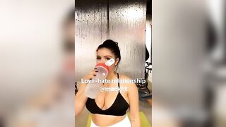 : That sports bra can barely contain Ariel Winter's tits! #3