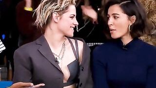 : Kristen Stewart and Naomi Scott had a rough night after this interview #2