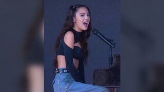 Olivia Rodrigo's jiggling boobs