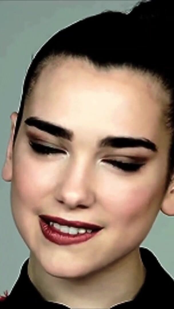 dua-lipa-s-face-and-lips-for-one-minute-straight-porn-gif-hd-mp4-1