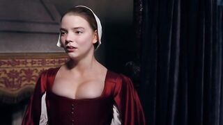 Anya taylor-joy, Busty