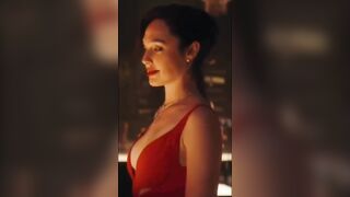 : Gal Gadot was so fucking hot in Red Notice #2