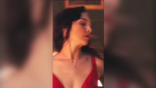 : Gal Gadot was so fucking hot in Red Notice #3