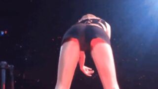 Taylor Swift has such a fuckable ass