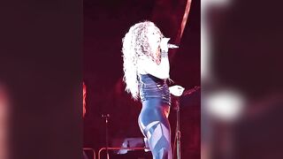 Shakira shaking her ass