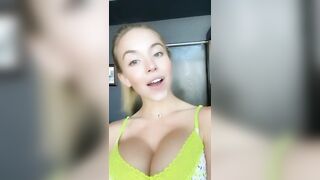 : Sydney Sweeney's tits #2