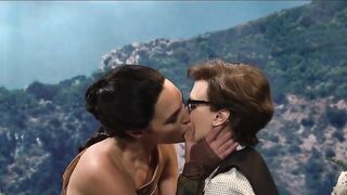 We all deserve to be smooched like this by Gal Gadot herself