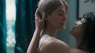 : Eiza Gonzalez and Rosamund Pike as Hot Lesbians in I Care A Lot #3