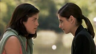 : Selma Blair and Sarah Michelle Gellar making out is one of the classic movie moments of the '90s #2