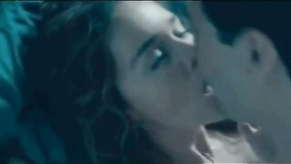 Imagine being balls deep inside Emilia Clarke while she’s giving you this look