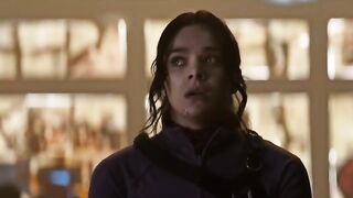 Imagine Hailee Steinfeld is riding you