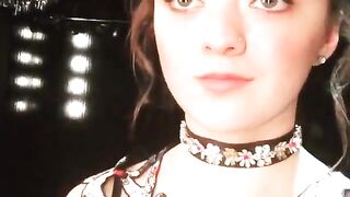 I want to worship Maisie Williams with a bud