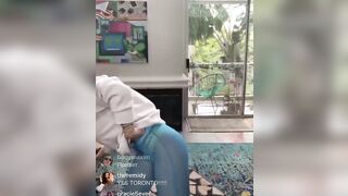 JoJo shows her tit live