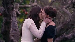 : Hailee Steinfeld's making out plot in Dickinson (2019) #2