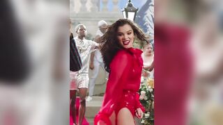 : Hailee Steinfeld seet NN ass in Colour #4