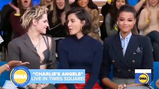 Kristen Stewart and Naomi Scott being gal pals