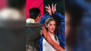 : Hailee Steinfeld 'lip sync' performance to MJ's "The Way You Make Me Feel" #2