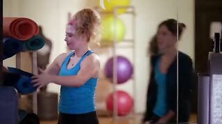 : Aubrey Plaza kissing Natasha Lyonne in Addicted to Fresno #2