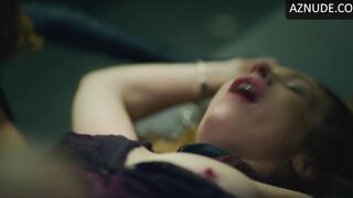: Natalia Dal Molin and Melissa Vaz crotch grabbing in "Hard" #4