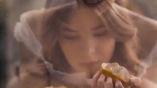 : Hailee Steinfeld and Ella Hunt #3