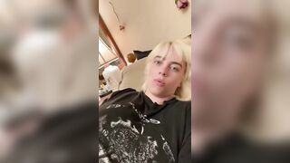 : Billie Eilish jiggle #2