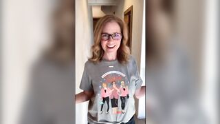 Jenna Fischer - Tit shake slomo