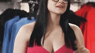 : Is it just me or is Ariel Winter hotter as Alex #3