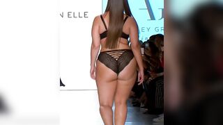 : Ashley Graham working all that ass on the catwalk #3