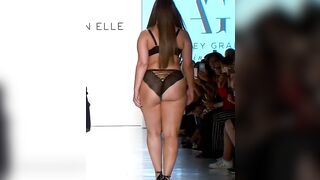 : Ashley Graham working all that ass on the catwalk #4