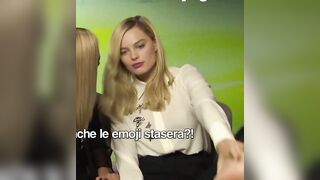 Margot Robbie & Cara Delevingne showing their sole tattoos