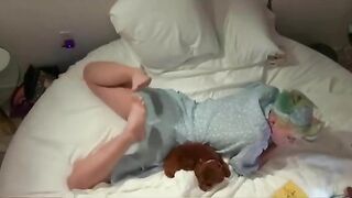 : Katy Perry swinging her bare soles in the pose #2