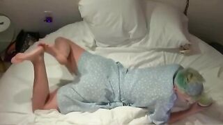 : Katy Perry swinging her bare soles in the pose #3